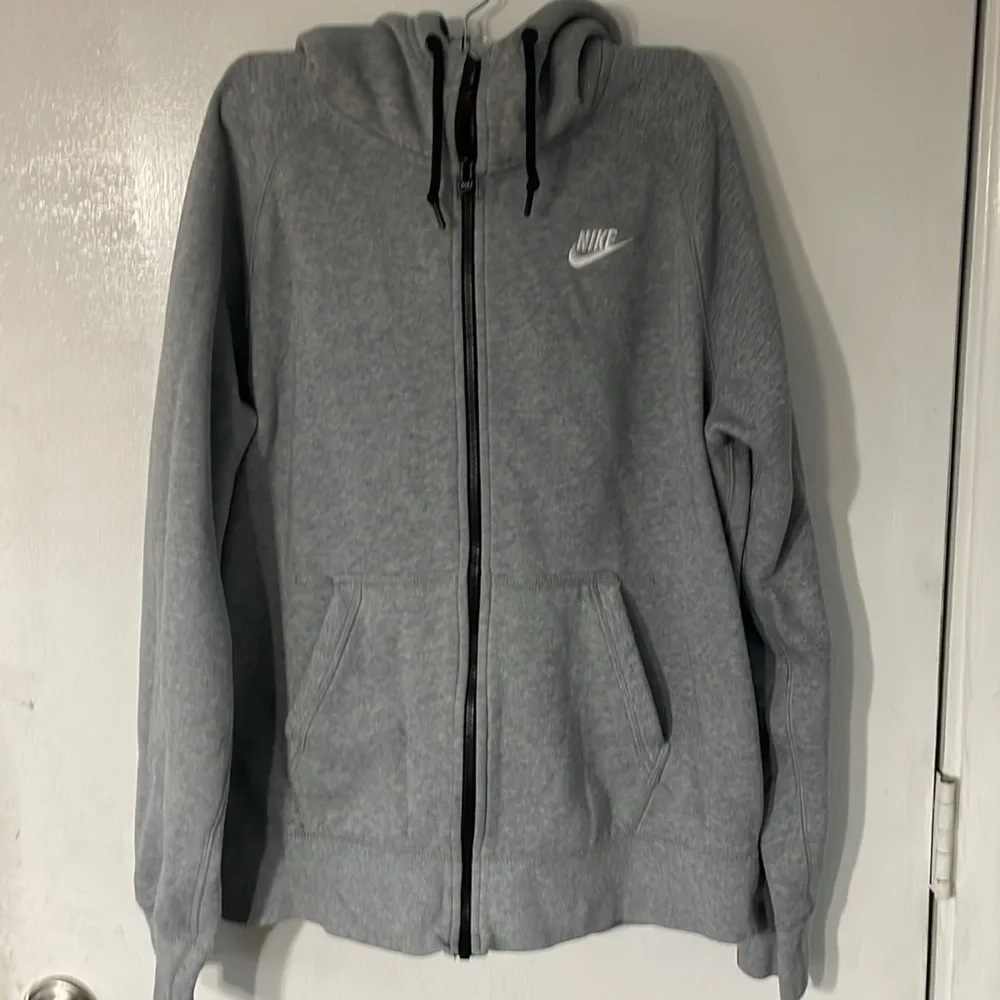 Nike essential full zip up